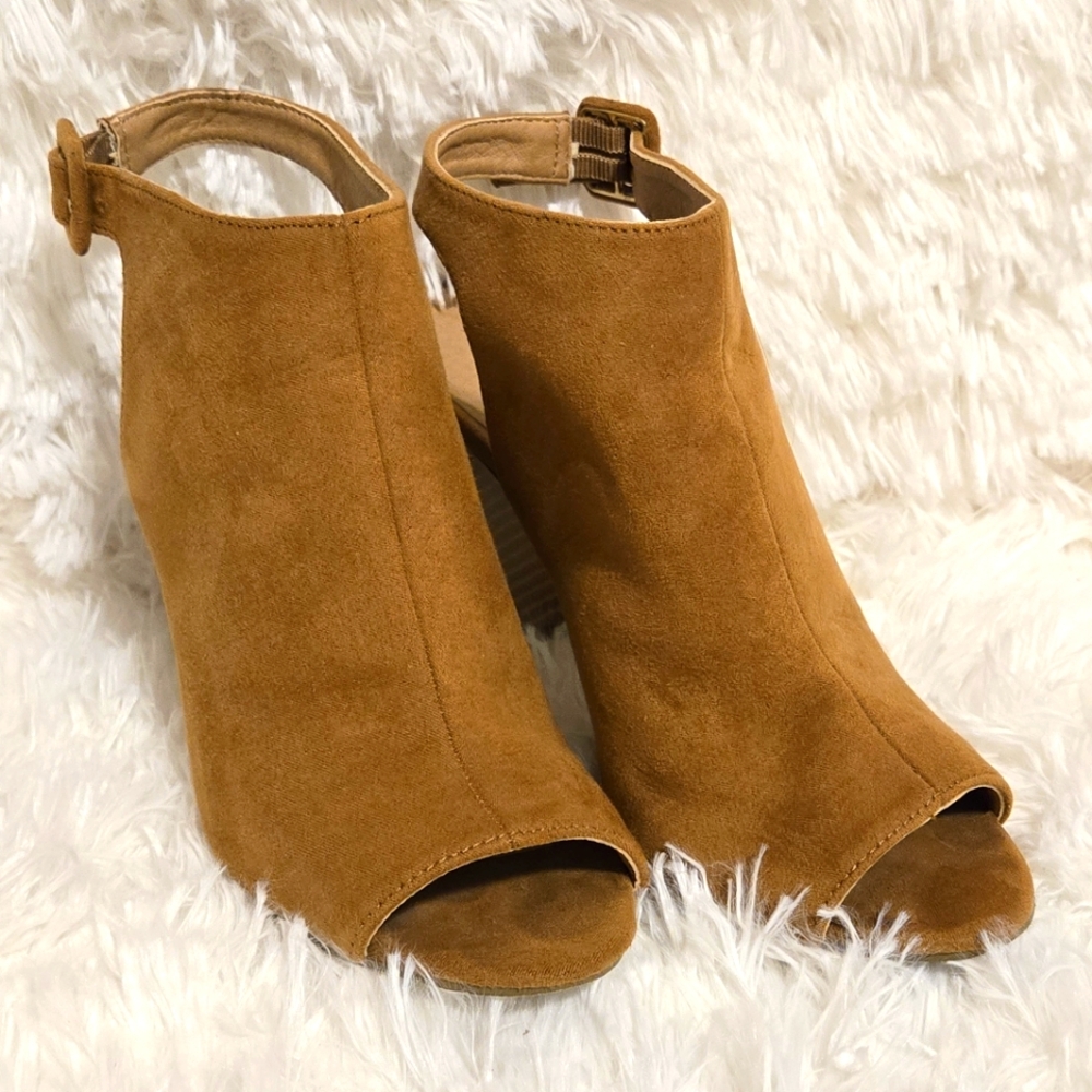 Madden Girl "Beckkie" heeled sandals size 6